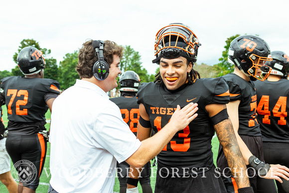 2023.09.29.varsity.football.vs.landon_014.sbroughton