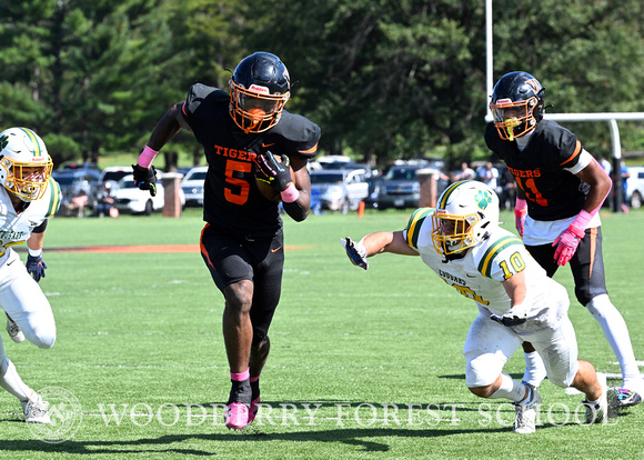 2023.10.07.varsity.football.vs.collegiate_18.dc