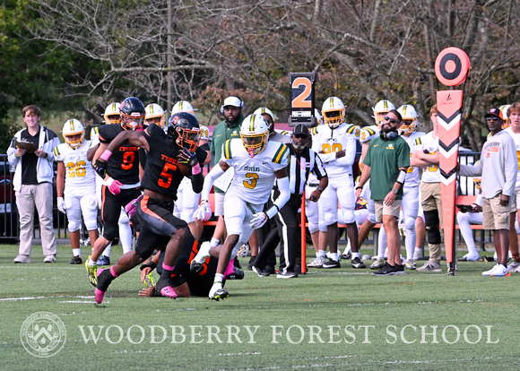 2023.10.07.varsity.football.vs.collegiate_20.dc