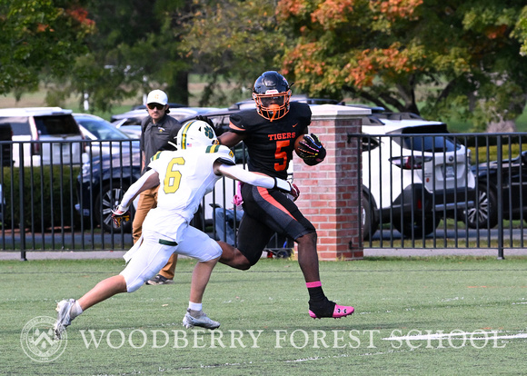 2023.10.07.varsity.football.vs.collegiate_23.dc